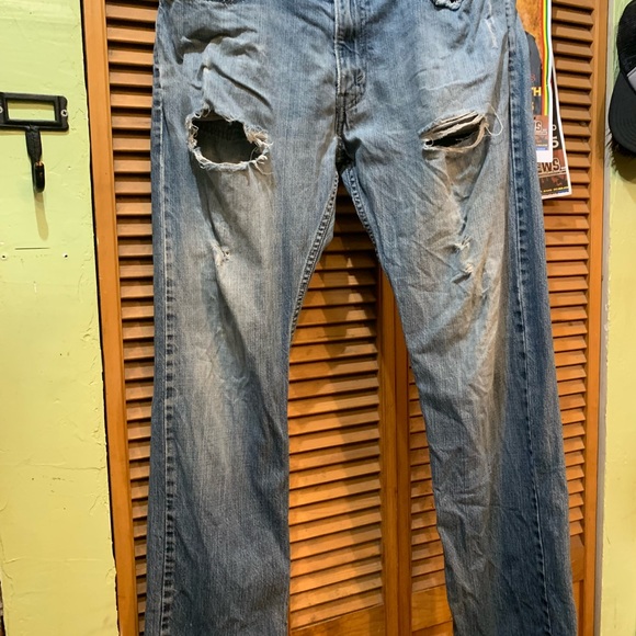 Ripped men’s Levi’s jeans. Size 34 x 32 - Picture 2 of 7